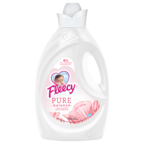 Suavizante de telas Fleecy Pure Balance aroma Rose Water, botella de 2.8L para 110 lavadas, sin colorantes ni parabenos, ideal para piel sensible.